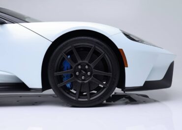 Barrett-Jackson Columbus 2026: One-of-One Diamond Blue Ford GT Selling at No Reserve